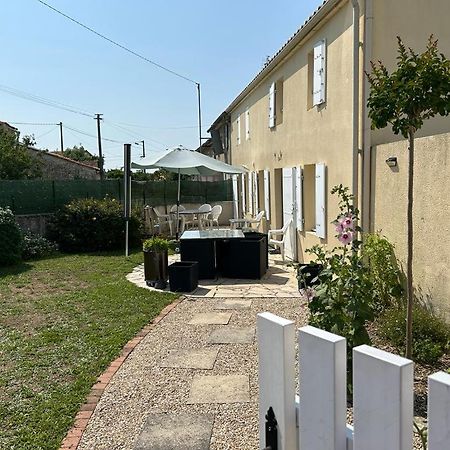 Vila Les Tremieres Le Thou Exteriér fotografie