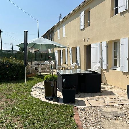 Vila Les Tremieres Le Thou Exteriér fotografie