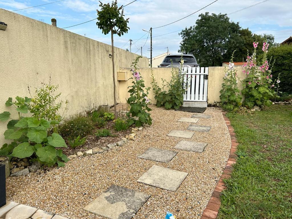 Vila Les Tremieres Le Thou Exteriér fotografie