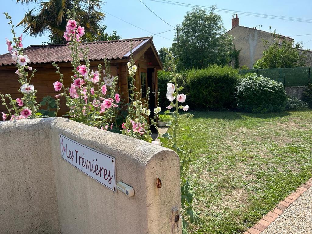 Vila Les Tremieres Le Thou Exteriér fotografie