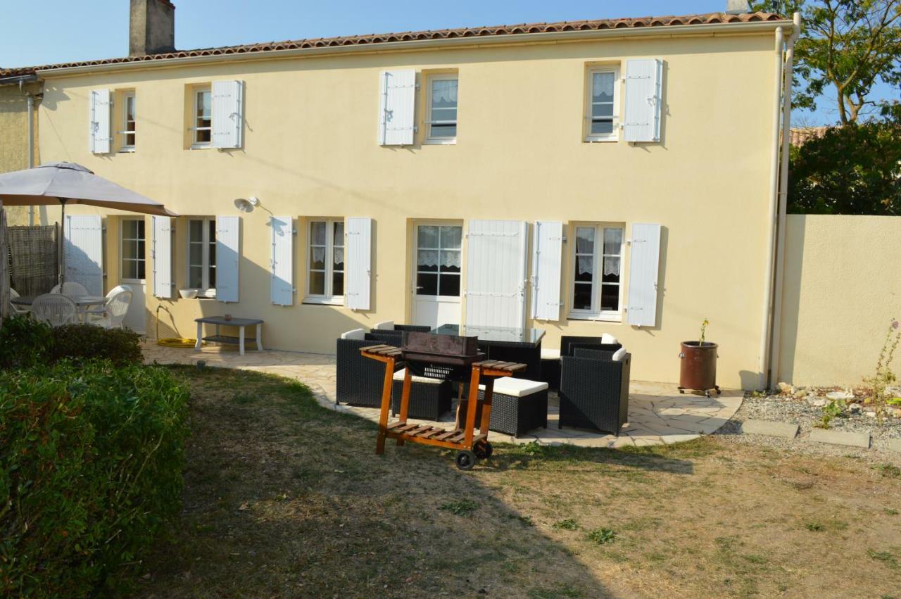 Vila Les Tremieres Le Thou Exteriér fotografie
